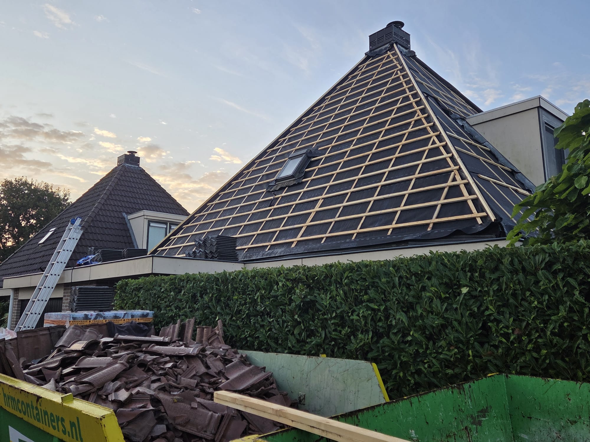 Dak in uitvoering — panlatten en folie